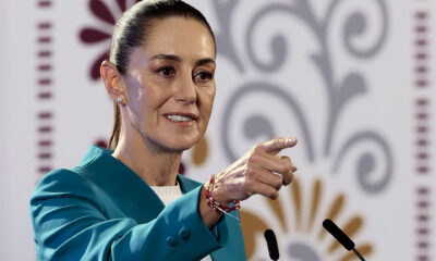 La presidenta de México, Claudia Sheinbaum, habla durante su conferencia de prensa matutina este lunes, en el Palacio Nacional de la Ciudad de México (México). EFE/ José Méndez