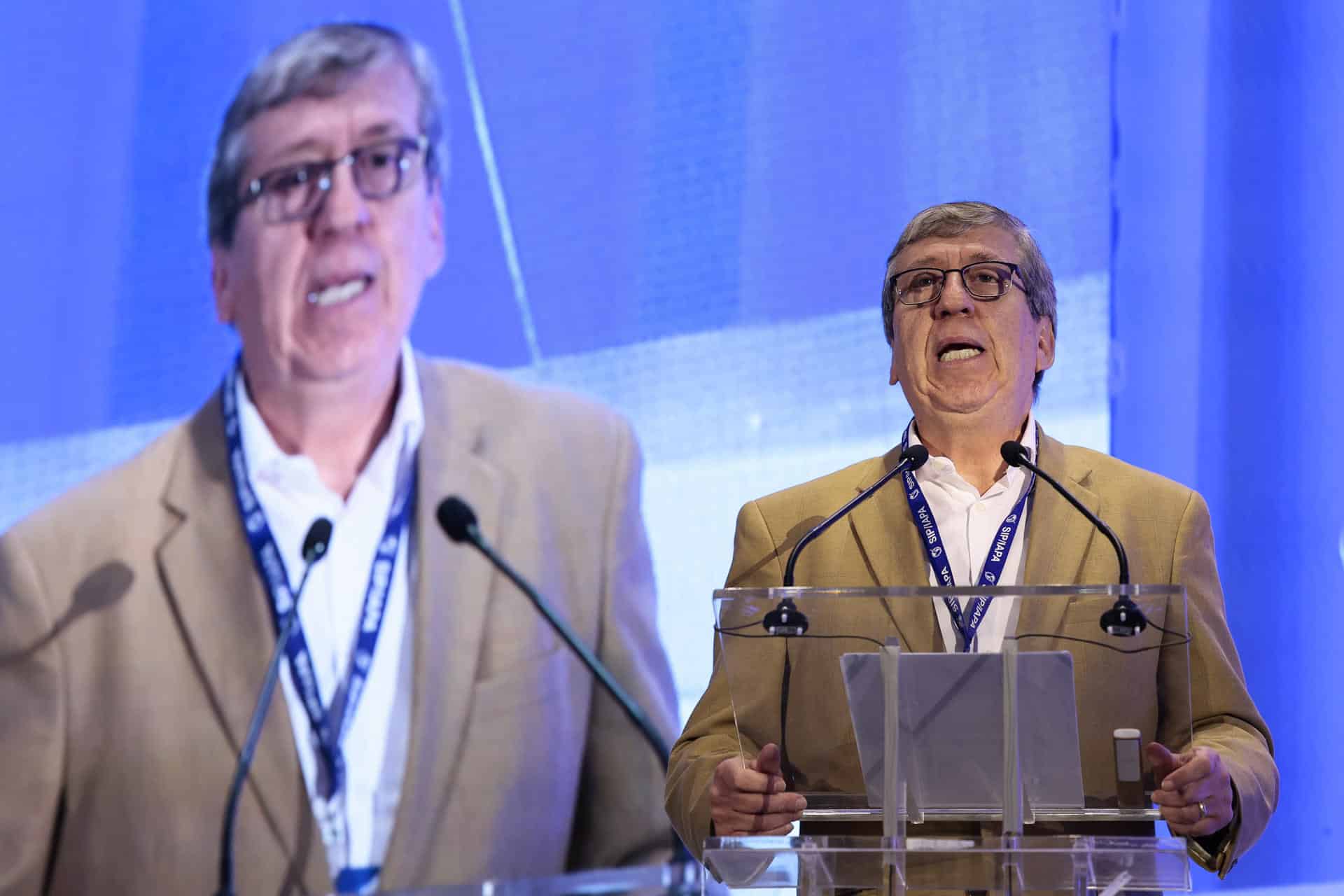 Imagen de archivo del presidente de la Sociedad Interamericana de Prensa (SIP), Roberto Rock, durante la clausura de la 79 Reunión Anual celebrada en Ciudad de México (México). EFE/José Méndez