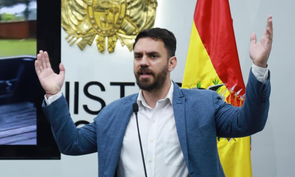 El ministro de Gobierno (Interior) de Bolivia, Eduardo del Castillo, habla durante una rueda de prensa este lunes, en La Paz (Bolivia). EFE/ Gabriel Márquez