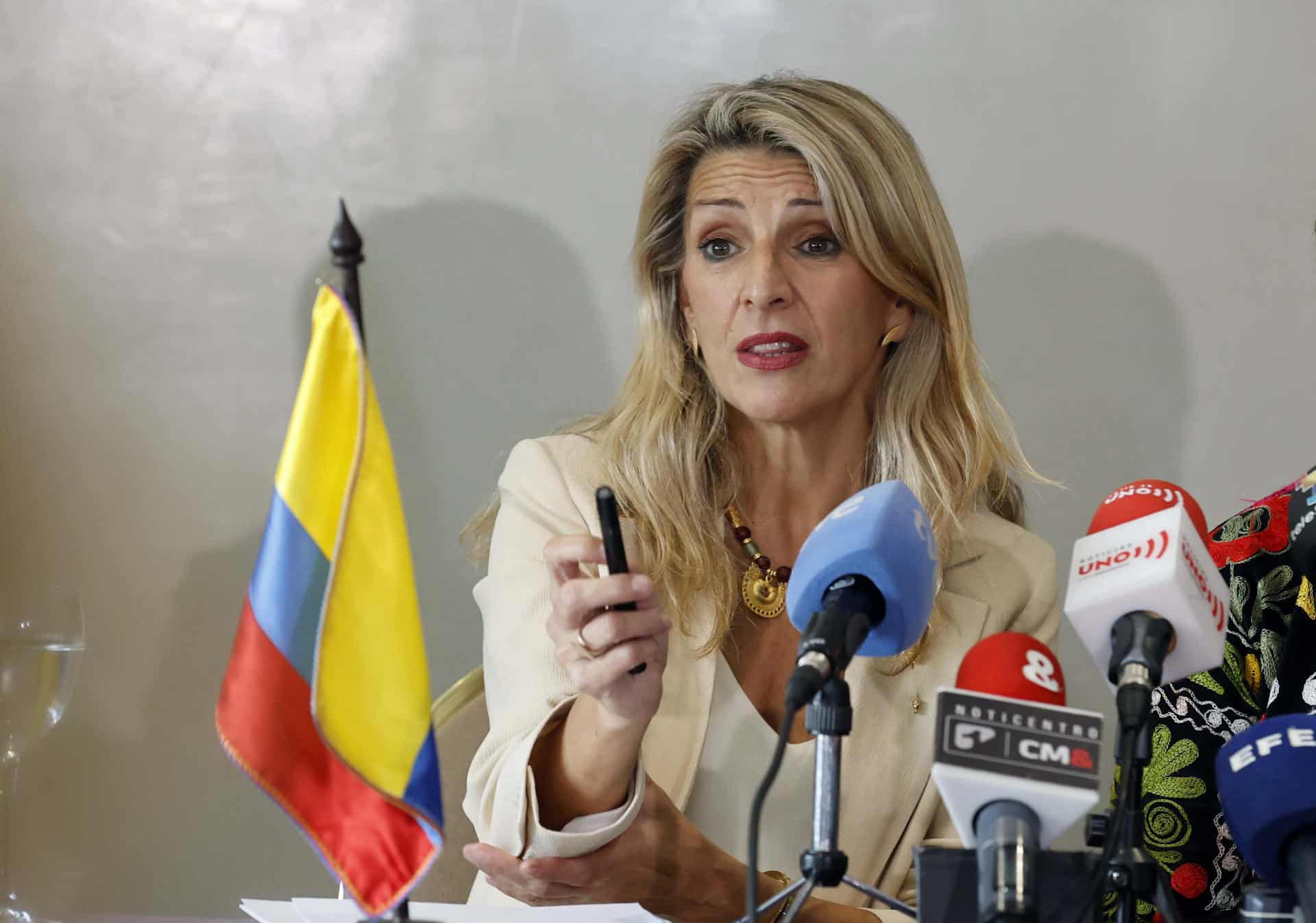 La vicepresidenta segunda del Gobierno español y líder de Sumar, Yolanda Díaz, habla durante una rueda de prensa luego de su participación en la XXII Conferencia Interamericana de Ministras y Ministros de Trabajo de la Organización de Estados Americanos (OEA), este jueves, en Bogotá (Colombia). EFE/Mauricio Dueñas Castañeda