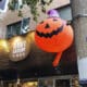 Decoración de Halloween en una calle de Shanghái (China). EFE/ Víctor Escribano Calderón