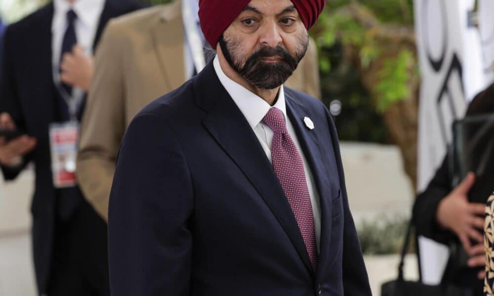 Fotografía de archivo del presidente del Grupo del Banco Mundial, Ajay Banga, en la 'Sesión VI: Inteligencia artificial, energía, África y el Mediterráneo', en el segundo día de la cumbre del G7, en Borgo Egnazia, región de Apulia, sur de Italia, el 14 de junio de 2024.EFE/EPA/Giuseppe Lami