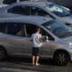 Fotografía de archivo en donde se ve a un niño que pide dinero a conductores en Sao Paulo (Brasil). EFE/ Isaac Fontana