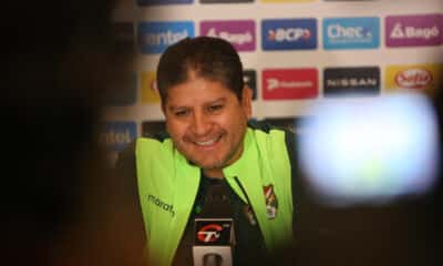 El entrenador de la selección de fútbol de Bolivia, Oscar Villegas participa en una rueda de prensa este miércoles en La Paz (Bolivia). EFE/Luis Gandarillas