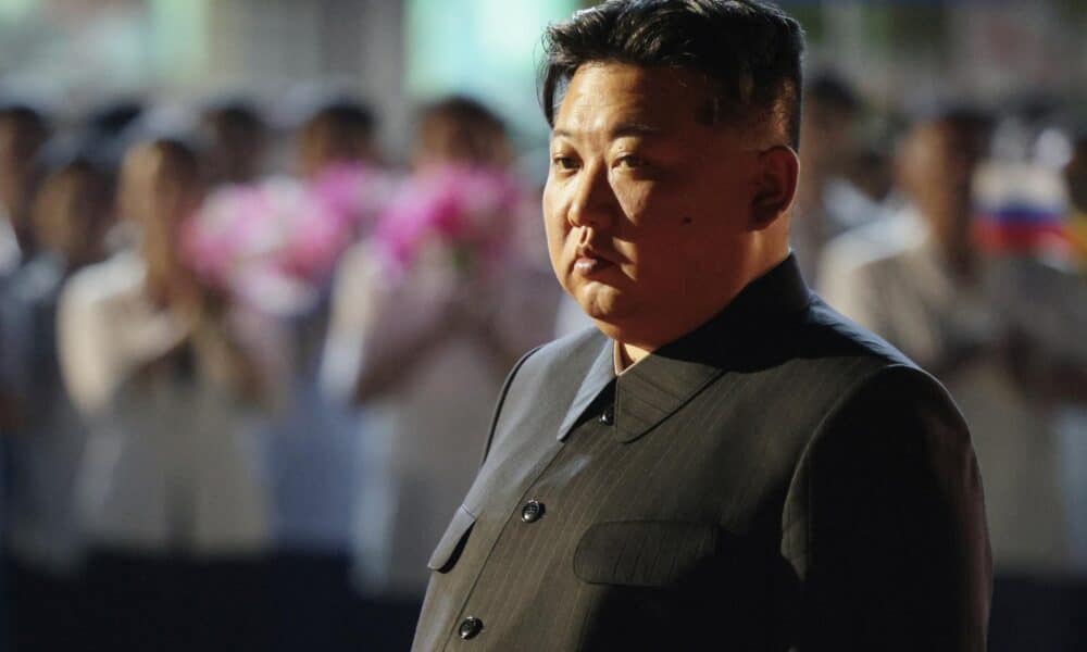 Fotografía de archivo del líder norcoreano, Kim Jong Un, en una ceremonia de despedida del presidente ruso, Vladímir Putin, a su partida en el Aeropuerto Internacional de Sunan en Pyongyang, Corea del Norte, el 19 de junio de 2024. EFE/EPA/GAVRIIL GRIGOROV/SPUTNIK/KREMLIN