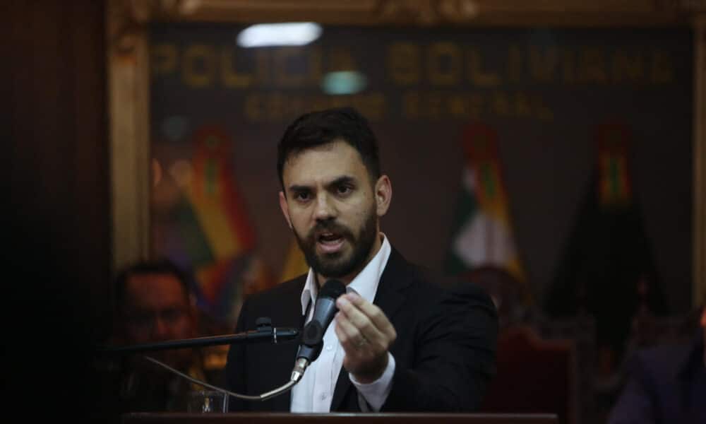 Fotografía de archivo del 3 de julio de 2024 del ministro de Gobierno de Bolivia, Eduardo del Castillo, en una rueda de prensa en La Paz (Bolivia). EFE/ Luis Gandarillas