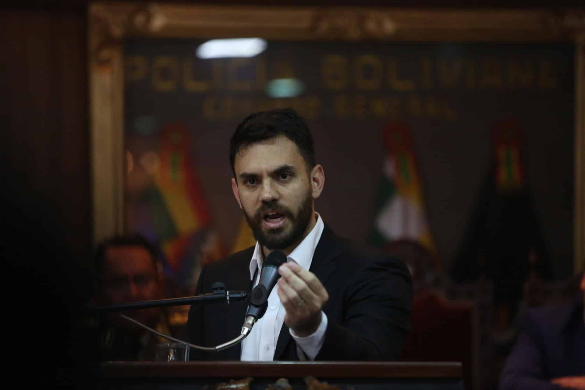 Fotografía de archivo del 3 de julio de 2024 del ministro de Gobierno de Bolivia, Eduardo del Castillo, en una rueda de prensa en La Paz (Bolivia). EFE/ Luis Gandarillas