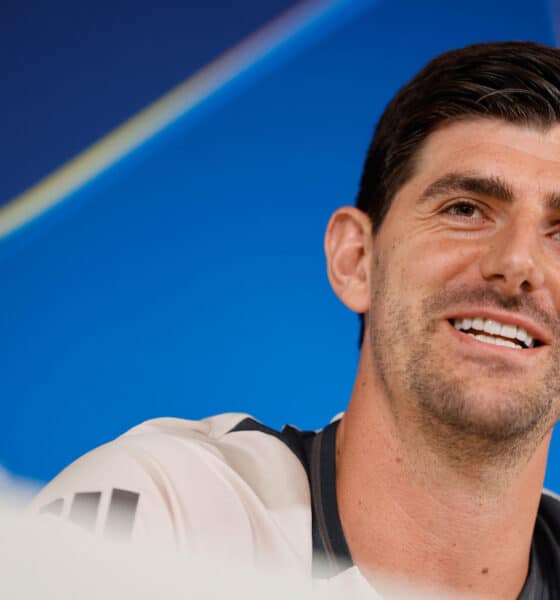 El portero del Real Madrid, el belga Thibaut Courtois, en la rueda de prensa ofrecida este lunes, en la víspera del partido de Liga de Campeones ante el Borussia de Dortmund. EFE/ Sergio Pérez