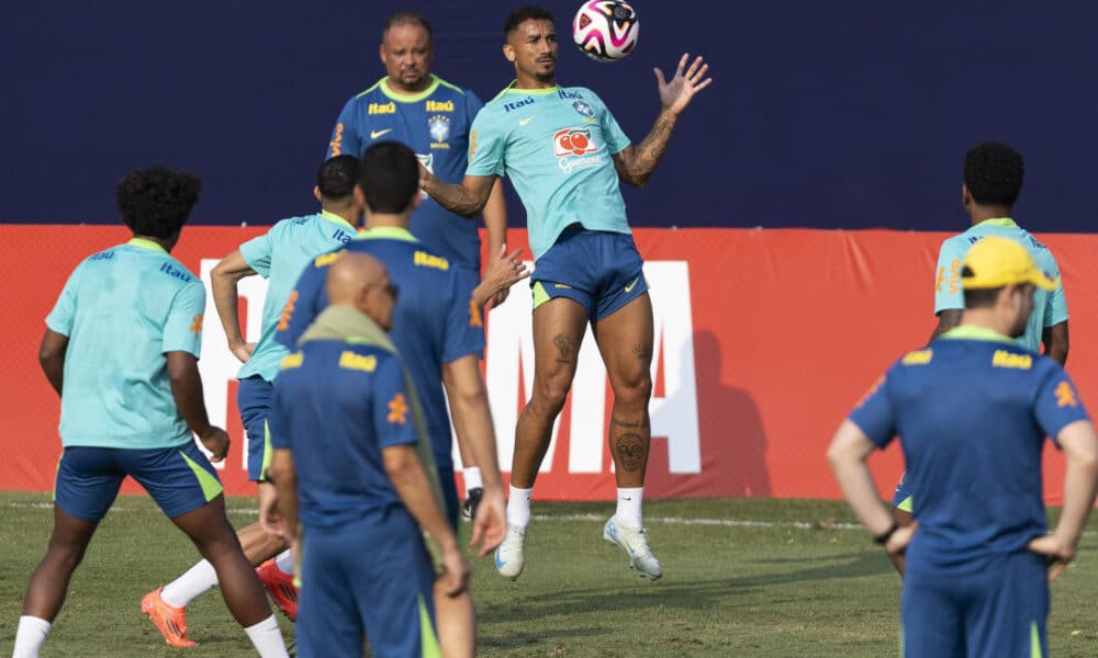 La selección brasileña de fútbol se entrena este martes en la sede del club Palmeiras, en Sao Paulo, para visitar a la de Chile en la novena jornada de las eliminatorias del Mundial de 2026. EFE/ Isaac Fontana