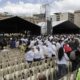 Familiares de personas desaparecidas miembros del partido Unión Patriótica se retiran por la ausencia del presidente Gustavo Petro a la Plaza de Bolívar en Bogotá (Colombia). EFE/ Carlos Ortega