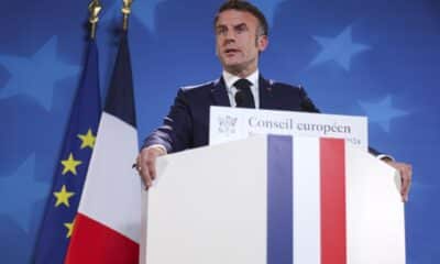 El presidente francés, Emmanuel Macron, habla durante una conferencia de prensa después de asistir a la cumbre del Consejo Europeo en Bruselas, Bélgica, el 17 de octubre de 2024.EFE/CHRISTOPHER NEUNDORF