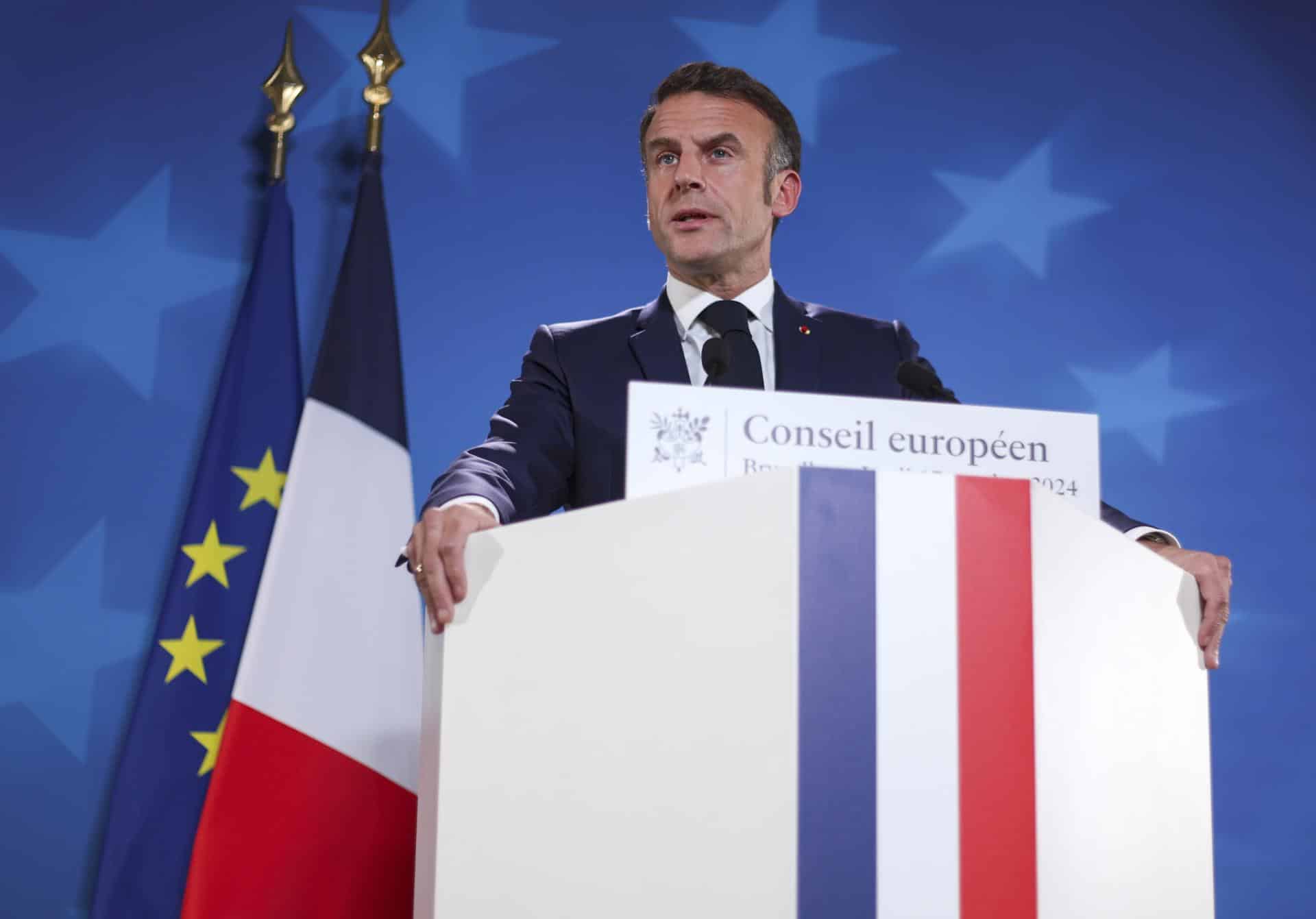 El presidente francés, Emmanuel Macron, habla durante una conferencia de prensa después de asistir a la cumbre del Consejo Europeo en Bruselas, Bélgica, el 17 de octubre de 2024.EFE/CHRISTOPHER NEUNDORF