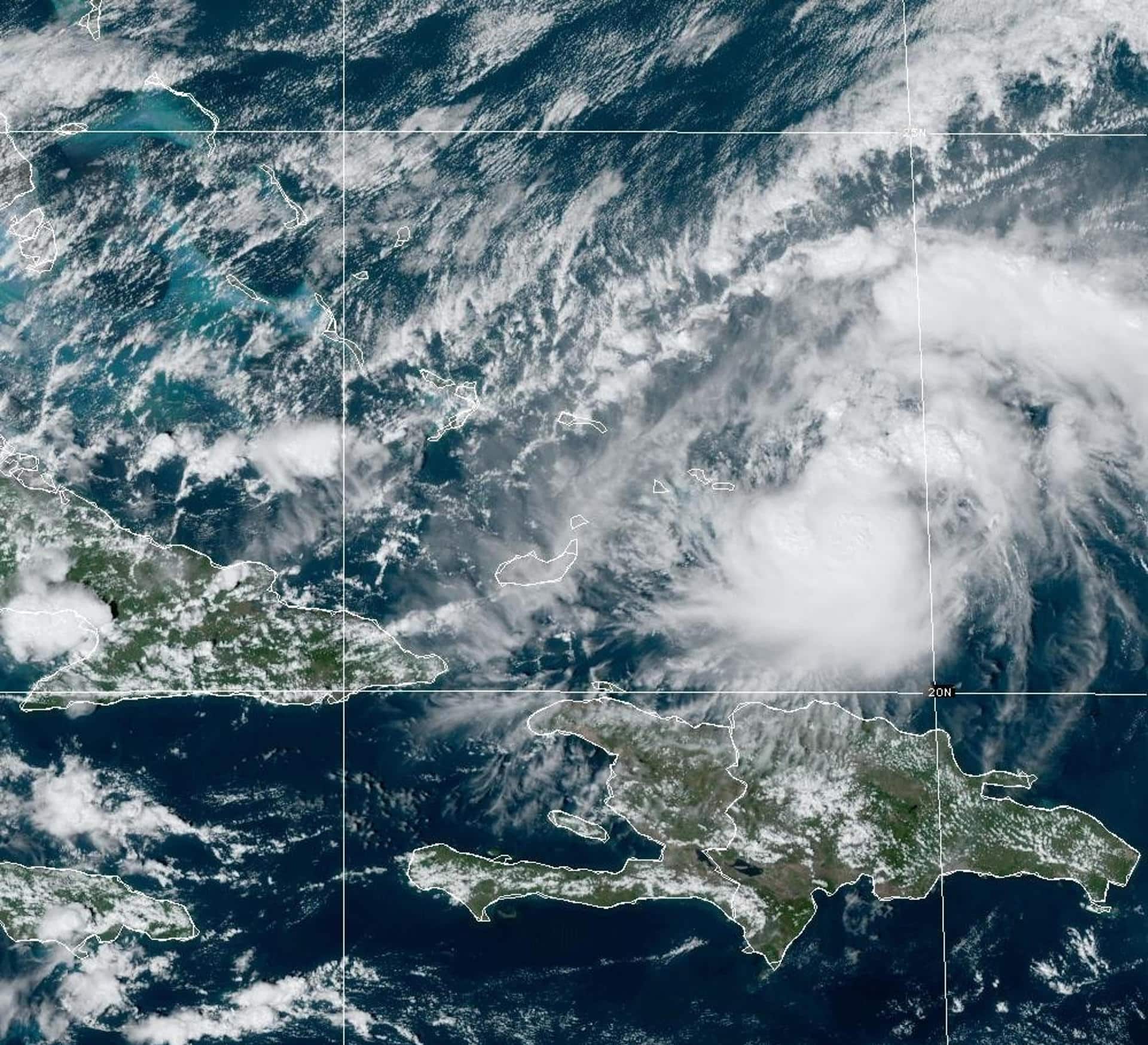 Fotografía satelital cedida por la Oficina Nacional de Administración Oceánica y Atmosférica (NOAA) a través del Centro Nacional de Huracanes (NHC) estadounidense donde se muestra la localización de la tormenta tropical Oscar en el Atlántico. EFE/ Noaa /nhc