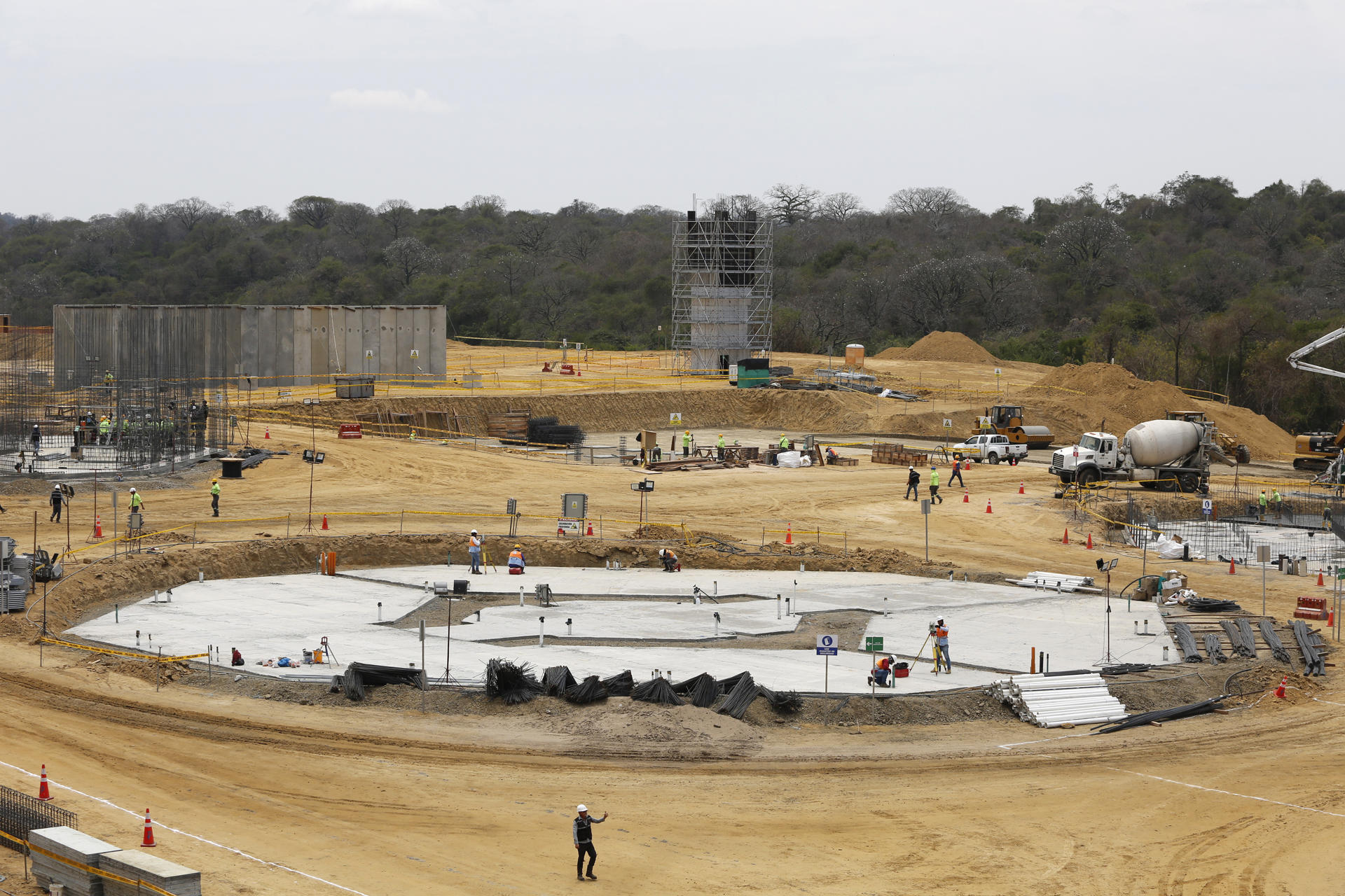 Fotografía cedida por la Presidencia de Ecuador que muestra la construcción de una cárcel de máxima seguridad, en Santa Elena (Ecuador). EFE/ Presidencia De Ecuador