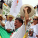 Manifestantes protestan en contra de lo que consideran un "desastre ecológico" debido a los incendios forestales, este martes en Santa Cruz (Bolivia). Miles de personas, entre indígenas, universitarios, bomberos y docentes marcharon este martes en Santa Cruz, la mayor región de Bolivia, en protesta ante el más grande "desastre ecológico" en ese departamento por los incendios forestales que se registran en el país. EFE/ Juan Carlos Torrejon