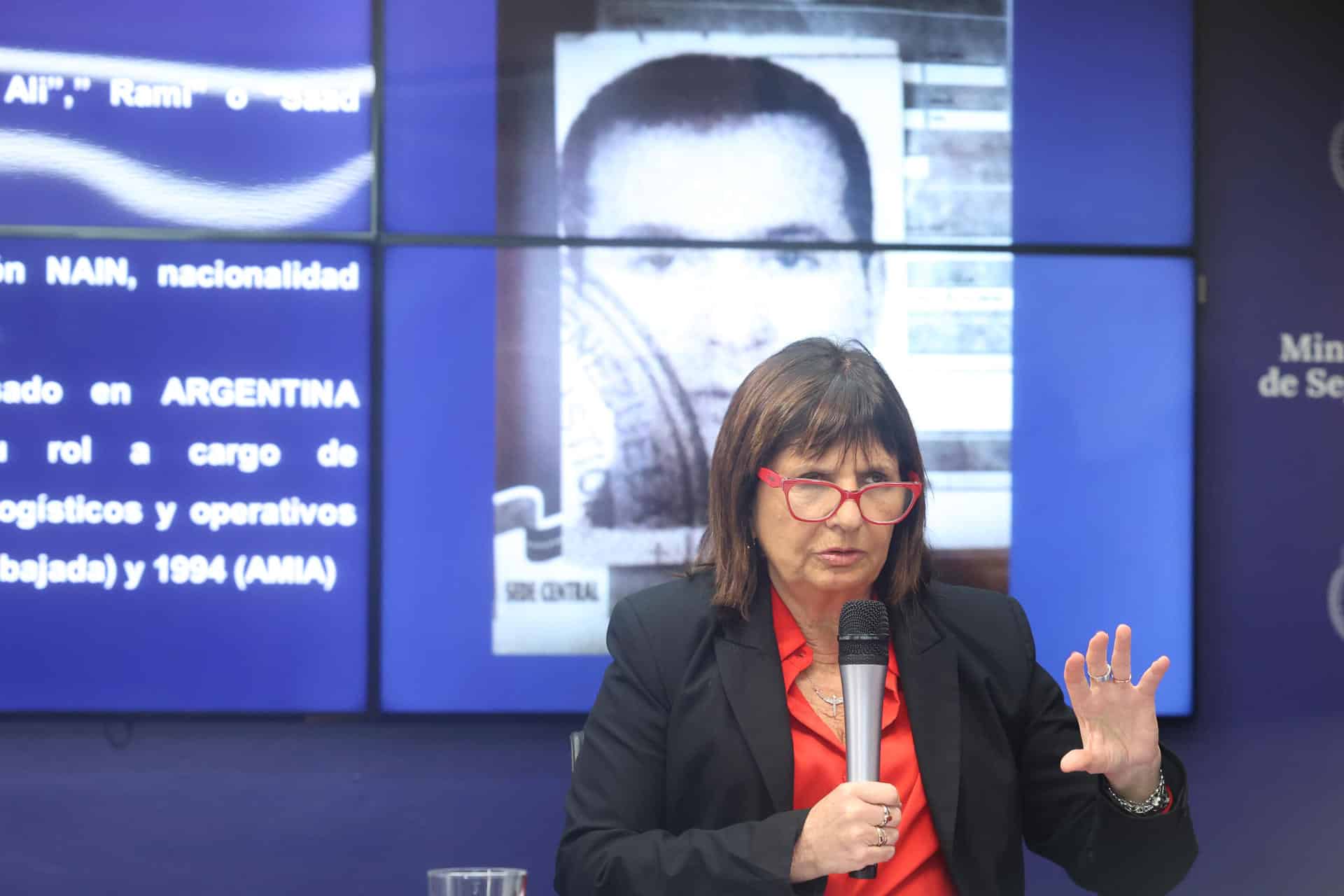 La ministra de Seguridad argentina, Patricia Bullrich , habla durante una rueda de prensa este viernes, en Buenos Aires (Argentina). EFE/ Juan Ignacio Roncoroni