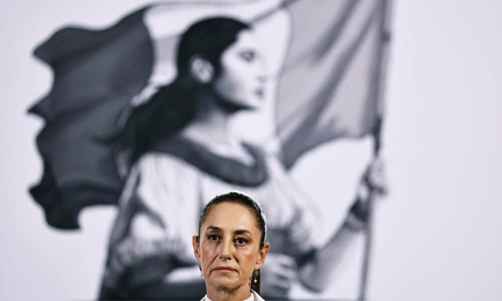 La presidenta de México Claudia Sheinbaum, habla este viernes durante su conferencia de prensa matutina en Palacio Nacional, en la Ciudad de México (México). EFE/ Sáshenka Gutiérrez