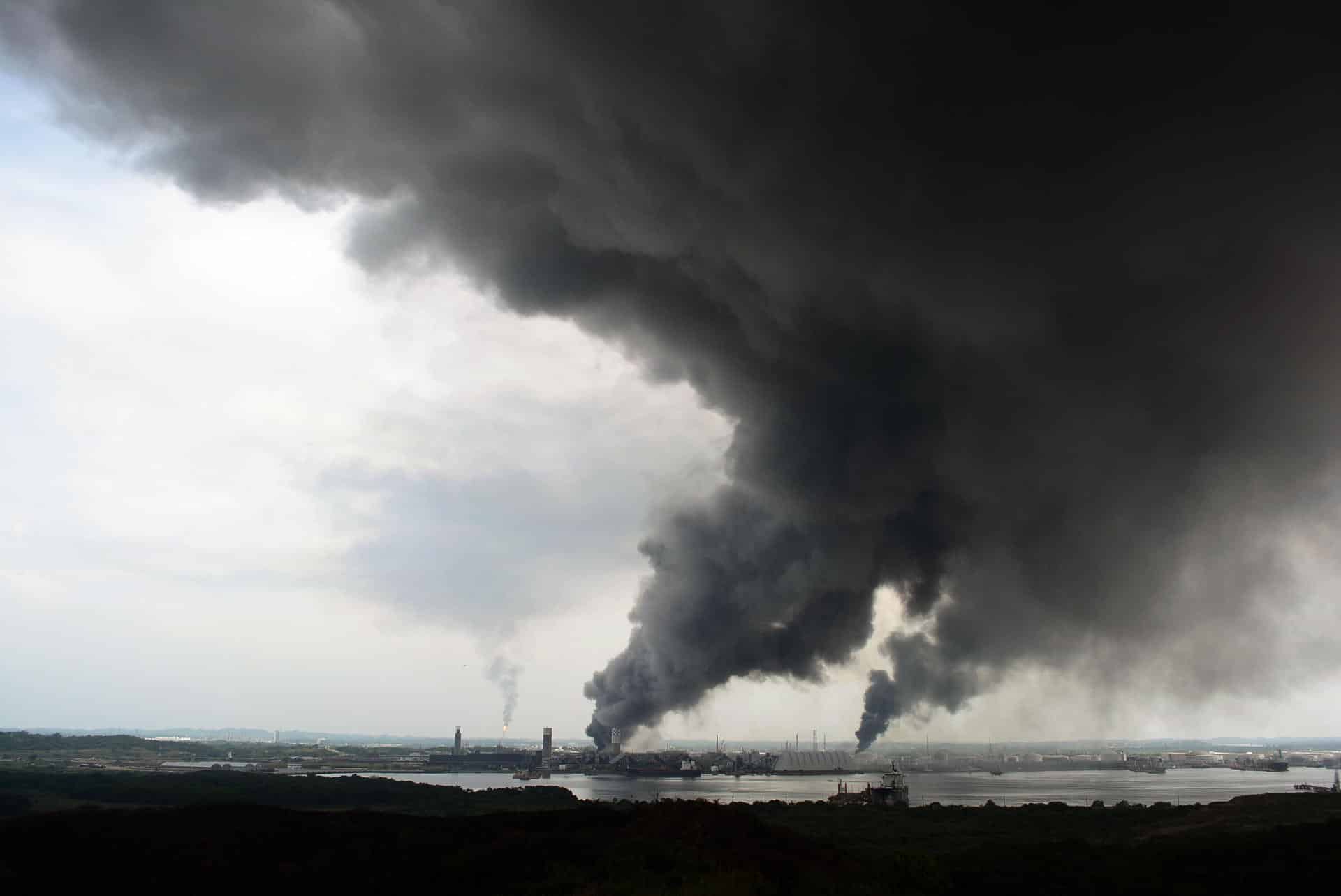 Imagen de archivo de una vista del incendio originado por una fuerte explosión en Tlaxcala, México. EFE/Ángel Hernández