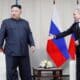 El presidente ruso Vladimir Putin (d) con el líder norcoreano Kim Jong-un en una imagen de archivo. EFE/SERGEI ILNITSKY