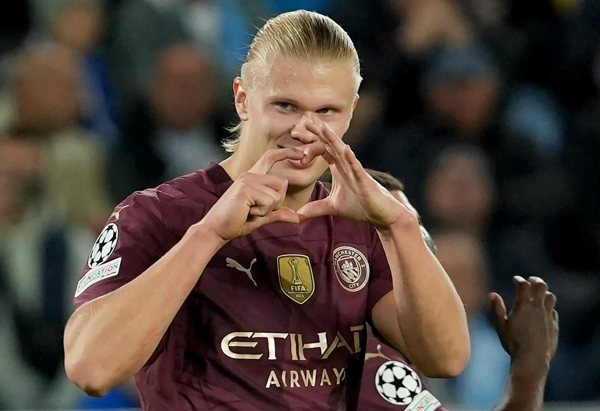 El delantero del City Erling Haaland celebra un gol, durante el partido de la segunda jornada de la UEFA Champions League que han jugado Slovan Bratislava y Manchester City en Bratislava, Eslovaquia. EFE/EPA/JAKUB GAVLAK