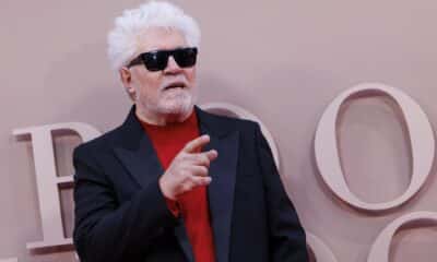 El director español Pedro Almodóvar posa en la alfombra roja a su llegada al estreno de la película 'The Room Next Door' en el BFI London Film Festival en Londres, Gran Bretaña, el 19 de octubre de 2024. EFE/TOLGA AKMEN