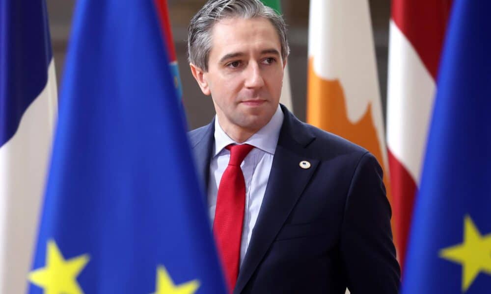 El primer ministro de Irlanda, Simon Harris, llega a la cumbre del Consejo Europeo en Bruselas, el 17 de octubre de 2024. EFE/EPA/CHRISTOPHER NEUNDORF