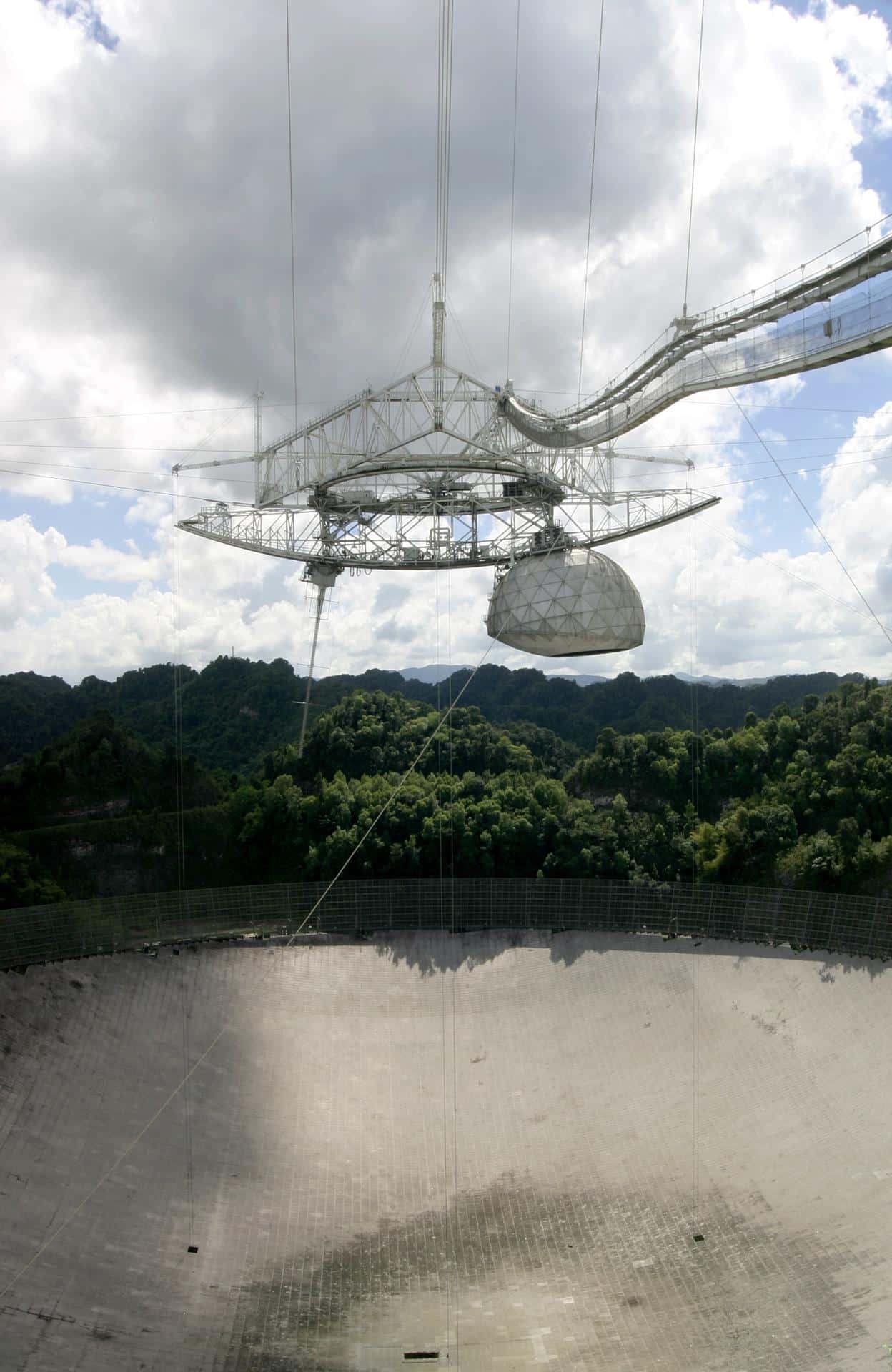 Imagen de archivo que muestra cómo era el observatorio de Arecibo, en Puerto Rico. EFE/Thais Llorca