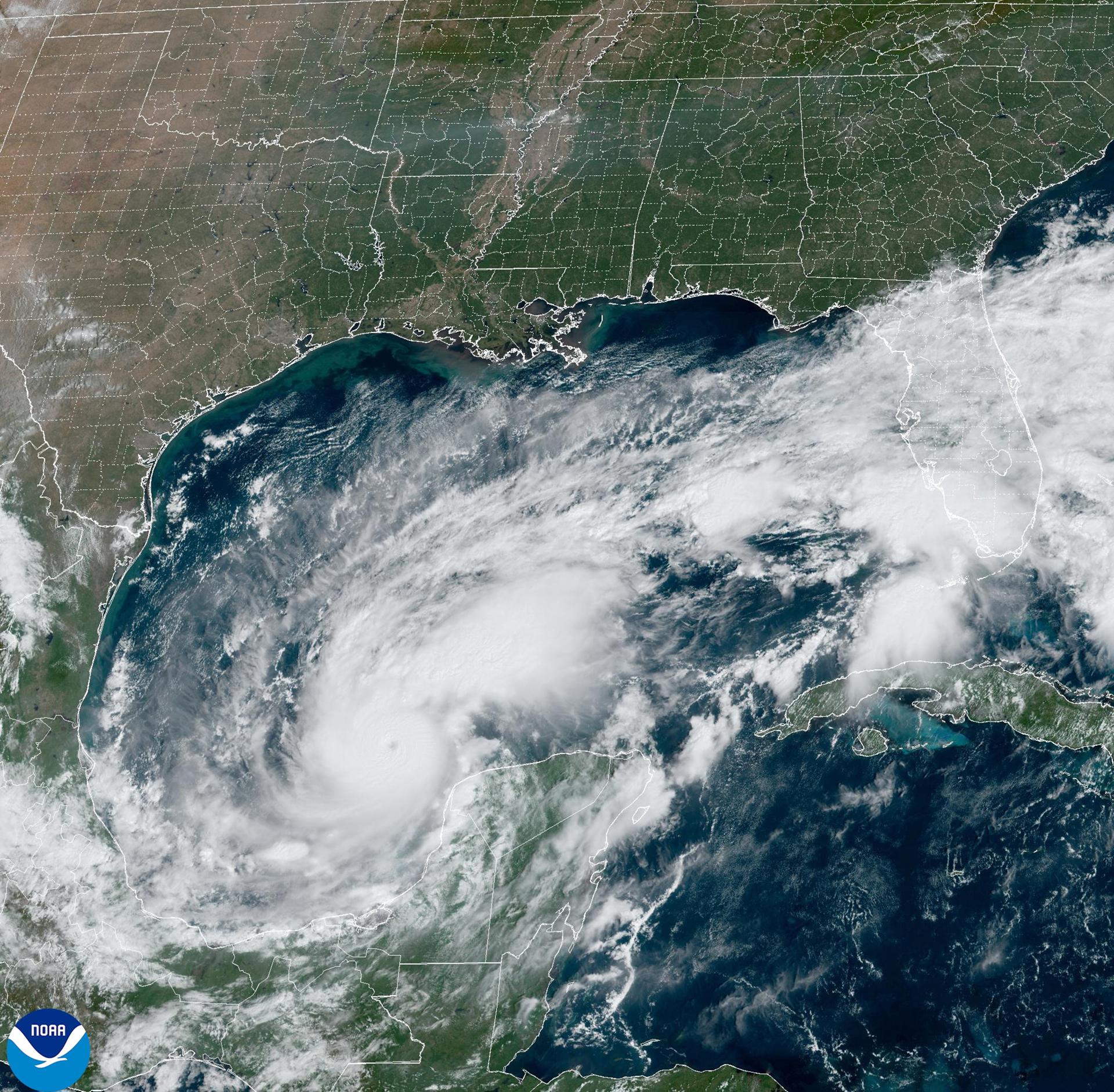 Una imagen satelital cedida por la Administración Nacional Oceánica y Atmosférica (NOAA) muestra el huracán Milton en el Golfo de México, el 7 de octubre de 2024. EFE/NOAA/