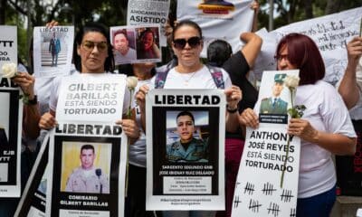 Fotografía del 18 de julio de 2024 de personas durante una protesta frente al Ministerio Público para exigir la liberación de presuntos presos políticos, en Caracas (Venezuela). EFE/ Ronald Peña R.