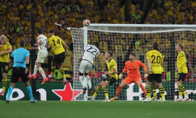 Momento en el que Dani Carvajal remata para dar la victoria al Real Madrid sobre el Borussia Dortmund en la última final de la Liga de Campeones. EFE / Kiko Huesca.