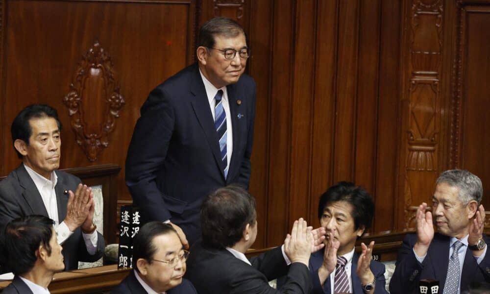 Shigeru Ishiba (arriba a la derecha), antes de la votación en la que el Parlamento le ha elegido como primer ministro de Japón en Tokio, el 1 de octubre de 2024. EFE/EPA/FRANCK ROBICHON