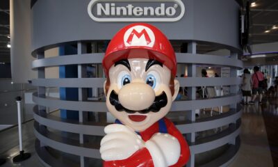 Imagen de archivo de una figura de Super Mario, personaje de un videojuego de Nintendo Co., en la sala de exposición de la compañía en Tokio. EFE/EPA/KIYOSHI OTA *** Local Caption *** 52913239