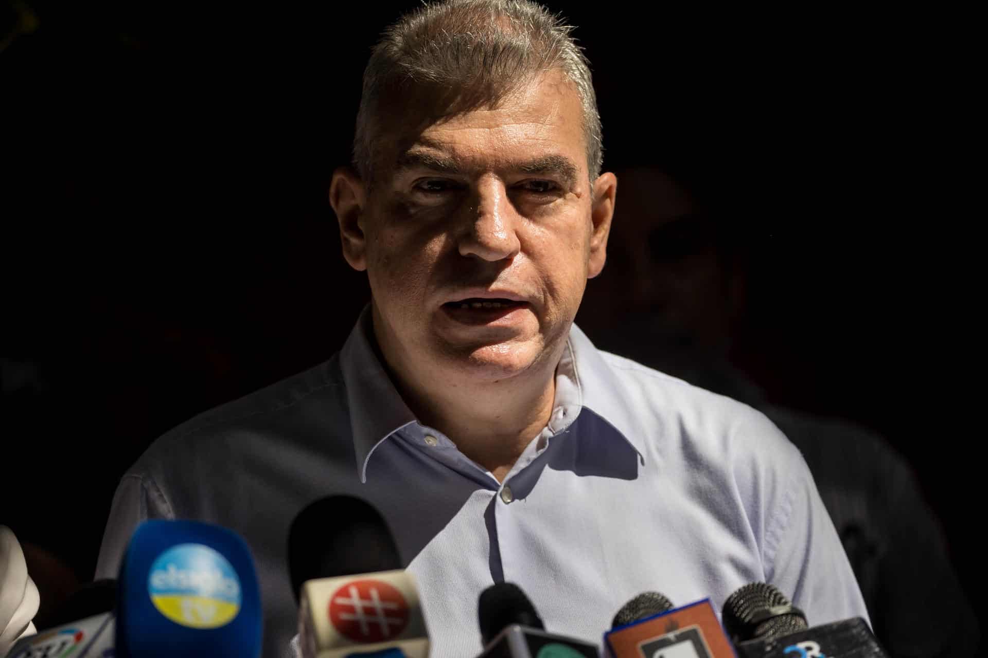 Yul Jabour, miembro del Frente Democrático Popular (FDP), participa en una rueda de prensa este viernes, en Caracas (Venezuela). EFE/ Miguel Gutiérrez