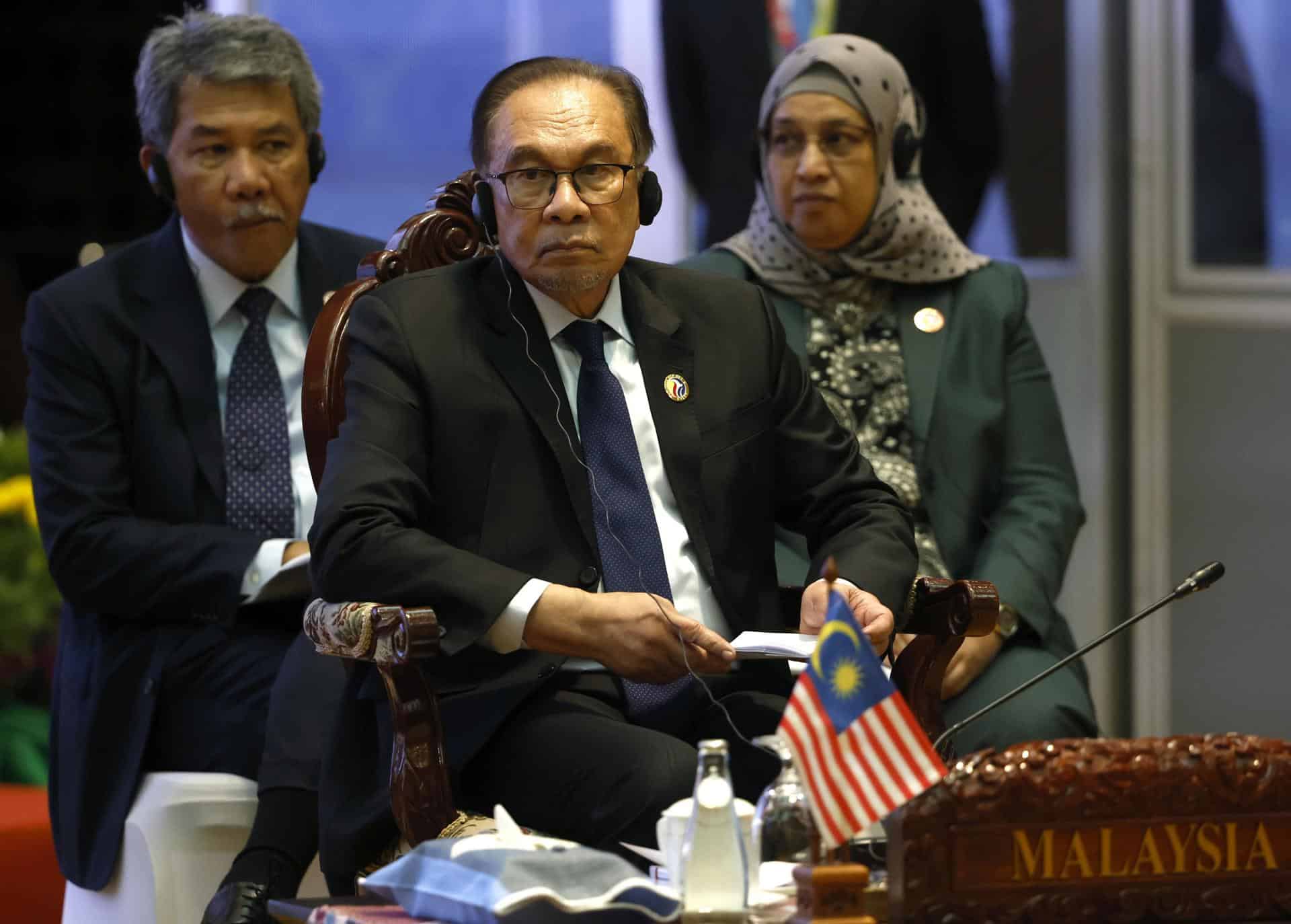 El primer ministro de Malasia, Anwar Ibrahim. durante la cumbre de líderes de la Asociación de Naciones del Sudeste Asiático (ASEAN), que se celebra en Laos.
EFE/EPA/RUNGROJ YONGRIT