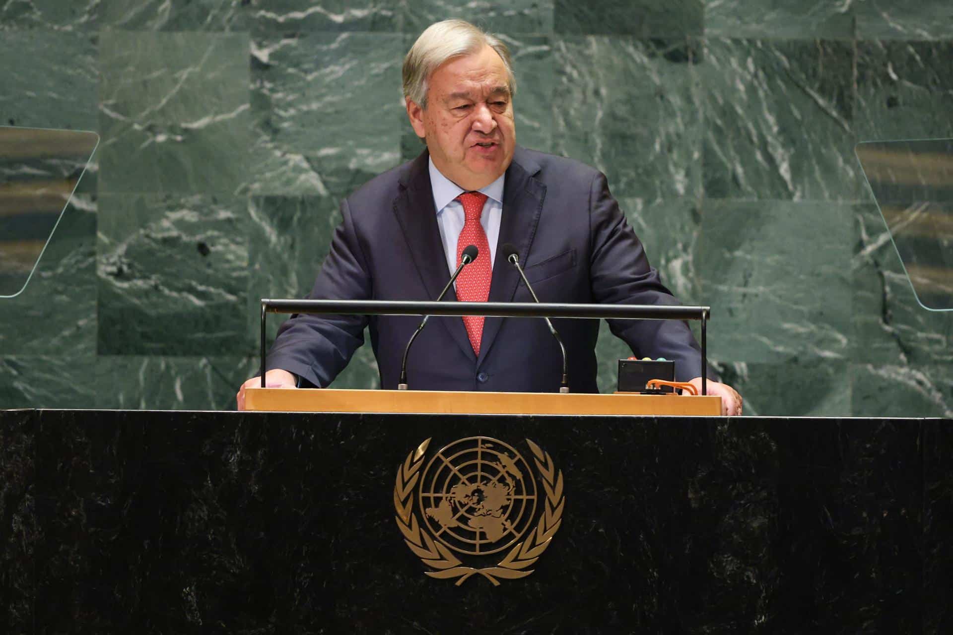 El secretario General de las Naciones Unidas (ONU), Antonio Guterres, habla durante el debate general del 79º período de sesiones de la Asamblea General de las Naciones Unidas en la Sede de las Naciones Unidas en Nueva York, Nueva York, EE.UU., el 24 de septiembre de 2024.EFE/EPA/Justin Lane