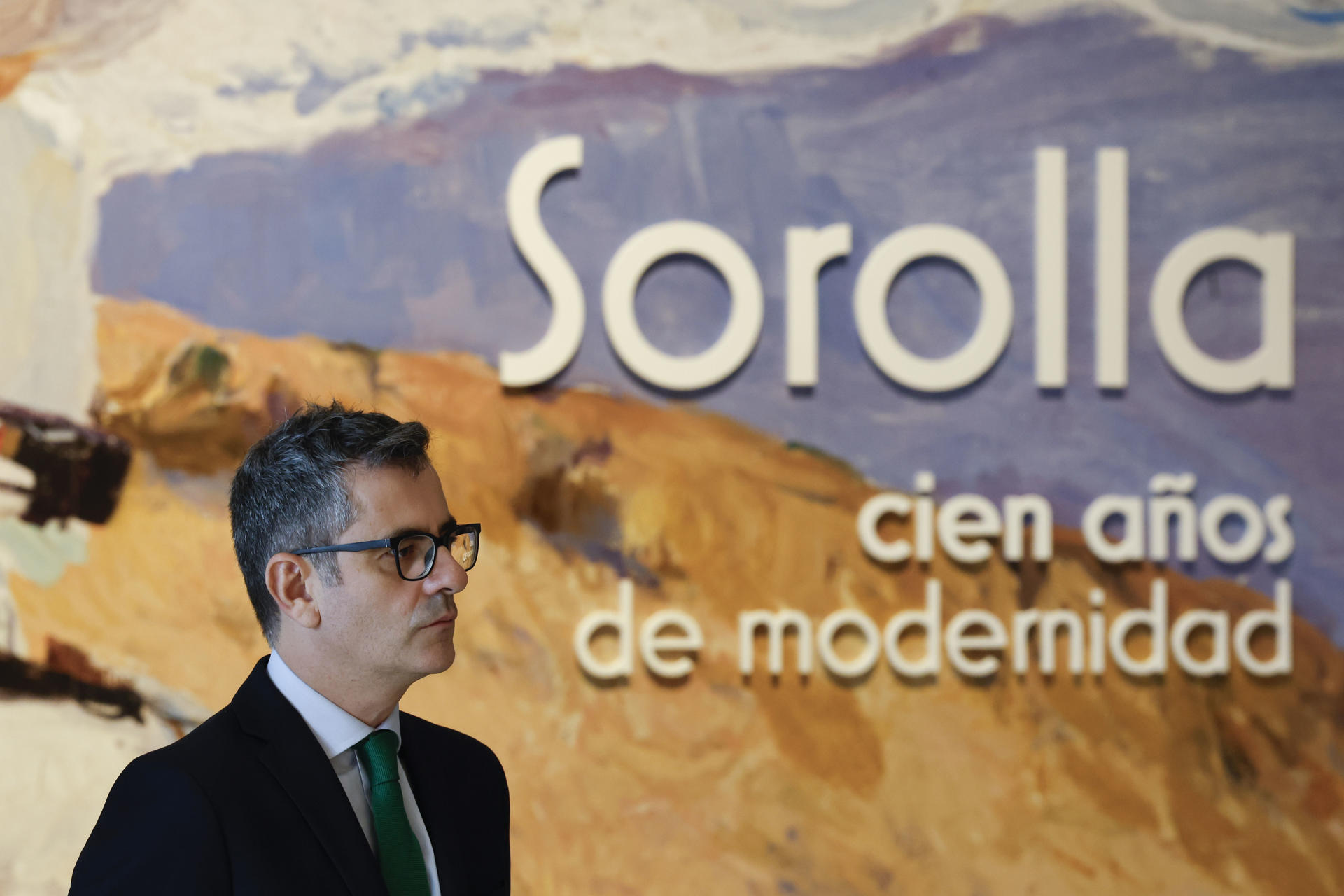 El ministro de Presidencia, Justicia y Relaciones con las Cortes, Félix Bolaños, a su llegada a la inauguración de la exposición de la Galería de las Colecciones Reales 'Sorolla, cien años de modernidad' organizada por Patrimonio Nacional y Light Art Exhibitions, en el cierre de su Centenario. EFE/ Javier Lizon