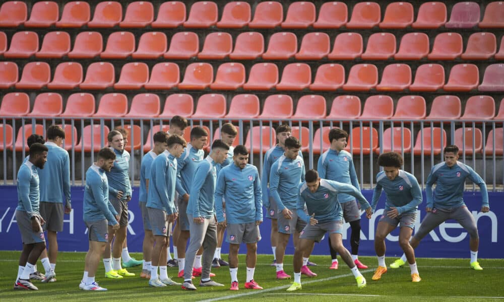 Los jugadores del Atlético de Madrid, durante el entrenamiento.-EFE/ Borja Sanchez-Trillo