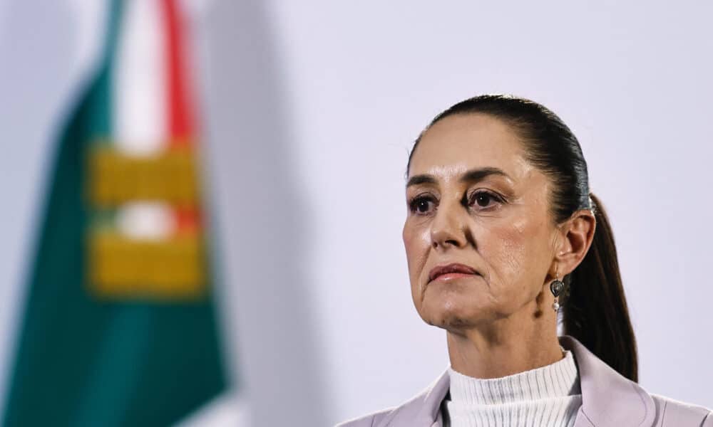 La presidenta de México Claudia Sheinbaum, habla este viernes durante su conferencia de prensa matutina en Palacio Nacional, en la Ciudad de México (México). EFE/ Sáshenka Gutiérrez