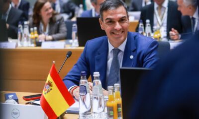 El primer ministro español, Pedro Sánchez, asiste a una mesa redonda durante la cumbre UE-Consejo de Cooperación del Golfo (CCG) en Bruselas, Bélgica, el 16 de octubre de 2024. Esta es la primera cumbre entre los líderes de la UE y el CCG, cuyo objetivo es desarrollar una asociación más estrecha. La Unión Europea es el segundo socio comercial más importante de los países del CCG, generando 170 000 millones de coronas en comercio en 2023; las importaciones de combustibles minerales representaron más del 75 % de las importaciones de la UE procedentes de los países del CCG. Desde 2020, las importaciones de combustible se han más que triplicado, principalmente debido al conflicto armado entre Rusia y Ucrania. (Bélgica, Rusia, España, Ucrania, Bruselas) EFE/EPA/OLIVIER HOSLET