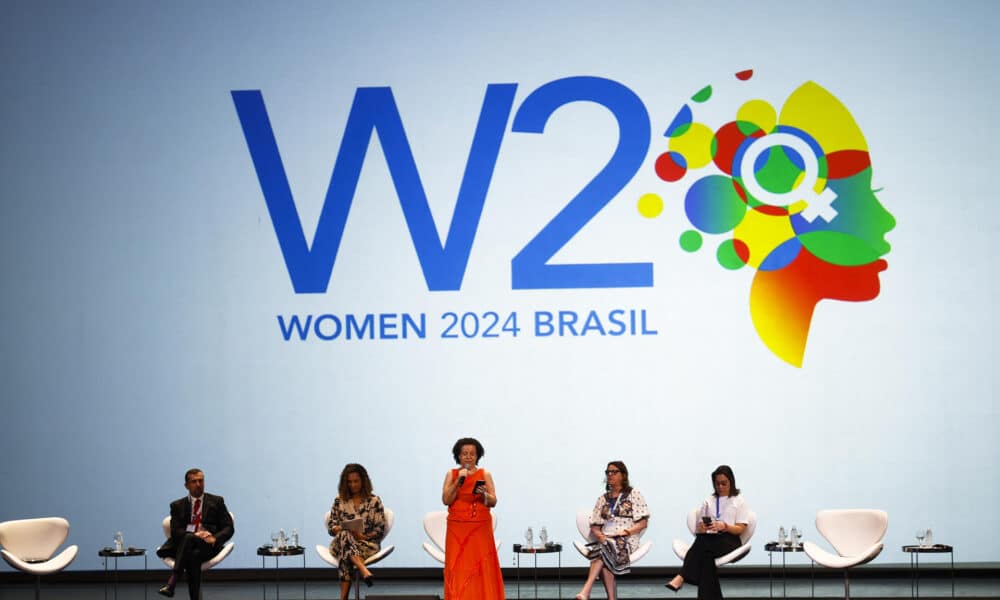 La presidenta del W20 Brasil, Ana Fontes, habla durante la inauguración de la cumbre este martes en Río de Janeiro (Brasil). EFE/ Antonio Lacerda