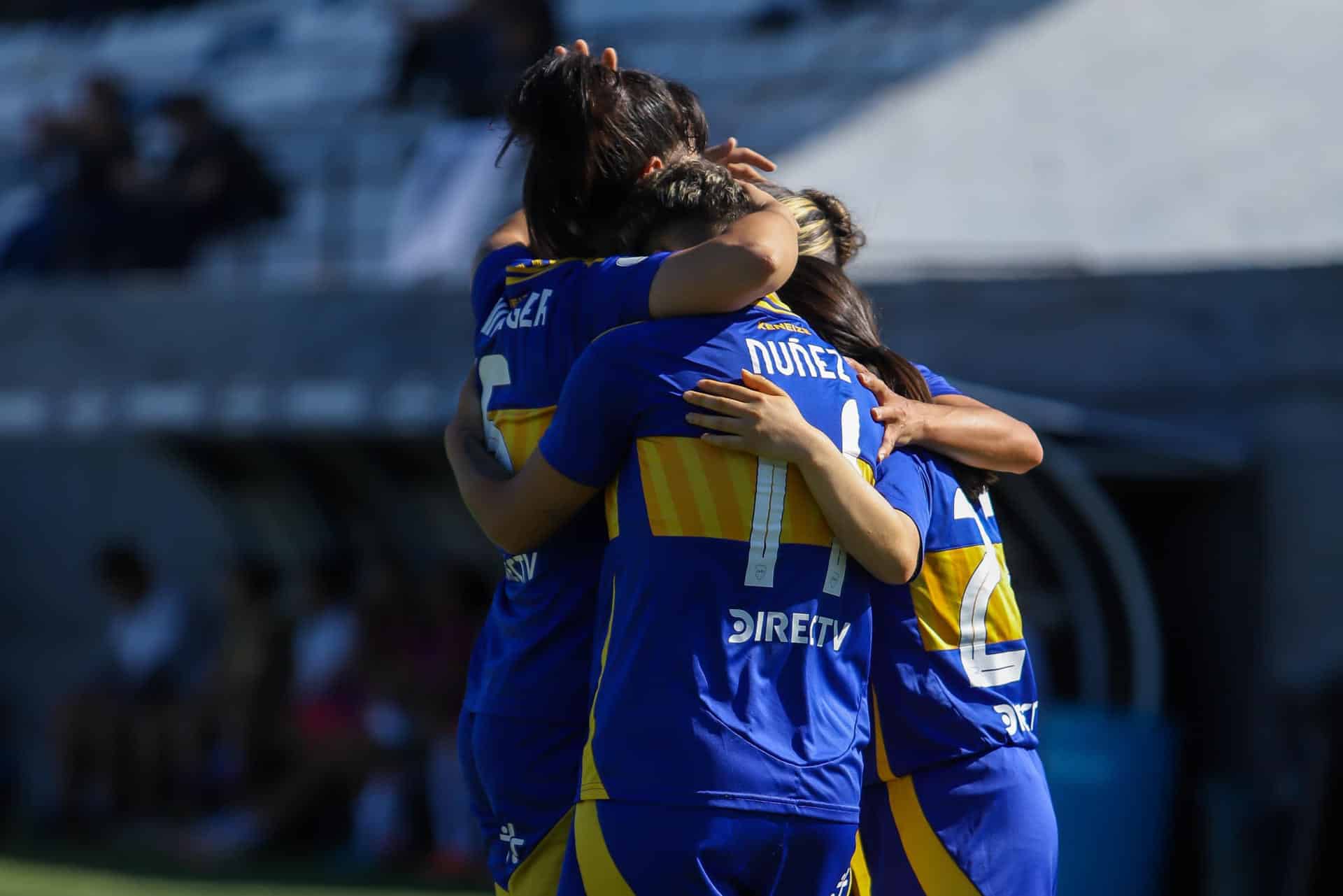 Fotografías cedida por la Confederación Sudamericana de Fútbol (Conmebol) de las jugadoras de Boca Juniors celebrando en el partido por el tercer puesto de la Copa Libertadores Femenina 2024 en Luque (Paraguay). EFE/ Conmebol /