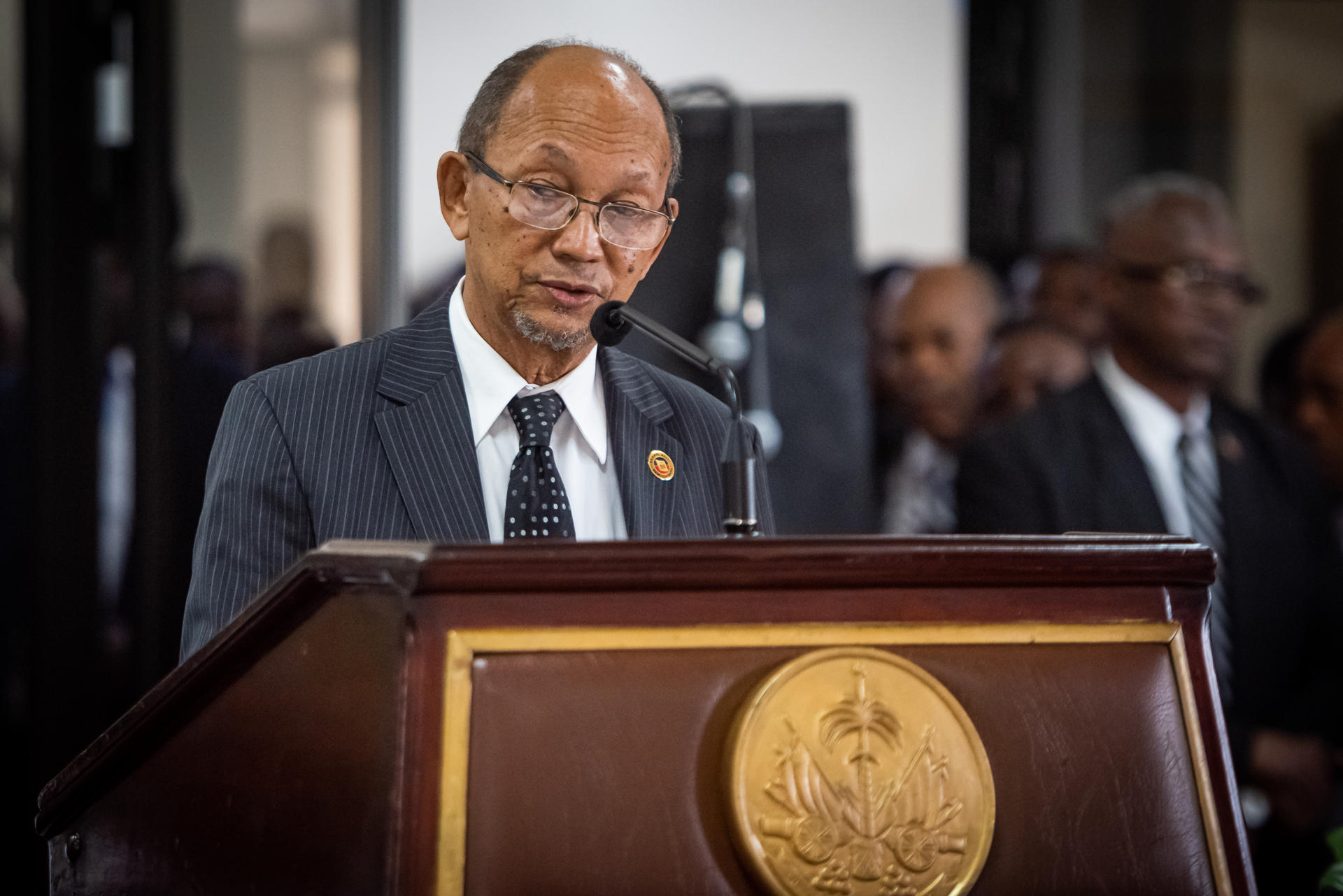 El nuevo presidente del Consejo de Transición (CPT) de Haití, Leslie Voltaire, habla durante una rueda de prensa este lunes, en Puerto Príncipe (Haiti). EFE/ Johnson Sabin