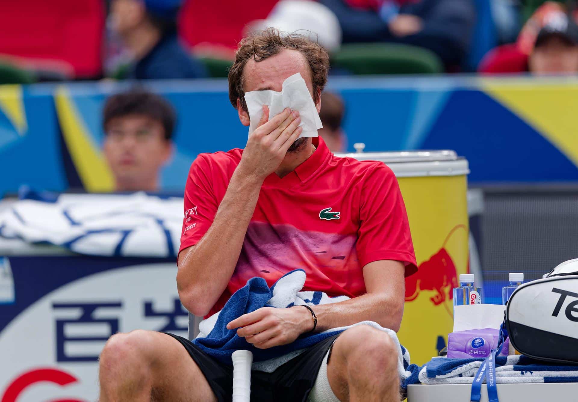 El ruso Daniil Medvedev, durante su partido ante el italiano Jannik Sinner. EFE/EPA/ALEX PLAVEVSKI