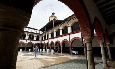 Fotografía que muestra el claustro de San Nicolás de Tolentino, que hace parte del Convento de Nuestra Señora de la Candelaria, este martes en Bogotá (Colombia). EFE/Carlos Ortega