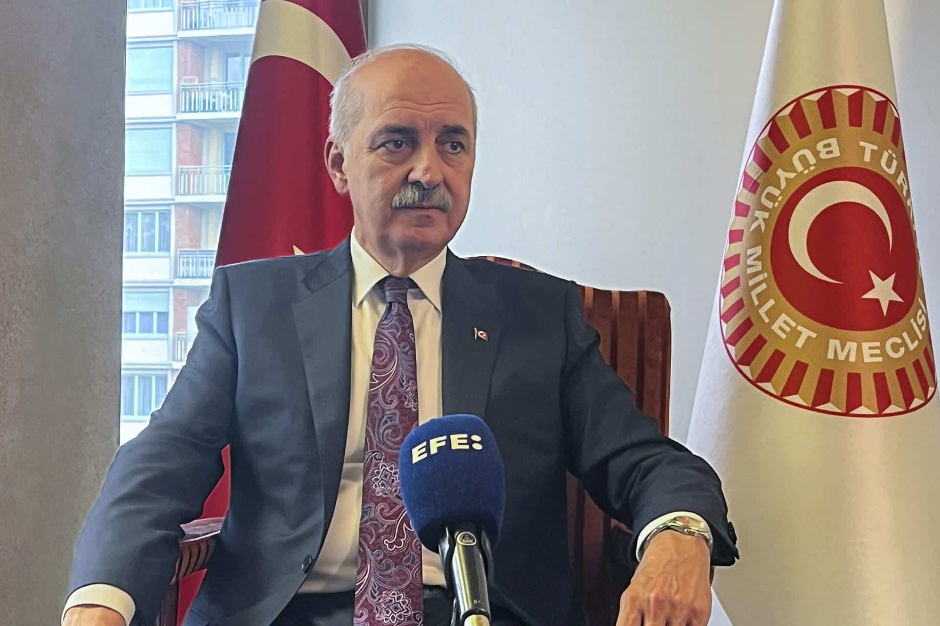 El presidente del Parlamento turco, Nurman Kurtulmus, realiza declaraciones a EFE este martes en Ginebra (Suiza). La entrada de Turquía en el grupo de las grandes economías emergentes, conocidas como BRICS, forma parte de una política exterior favorable al multilateralismo y no significa darle la espalda a Occidente, aseguró Kurtulmus. EFE/ Anisia Gil