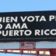 Fotografía de una valla publicitaria con el mensaje 'Quien vota PNP no ama a Puerto Rico', atribuida a Bad Bunny, en una calle de San Juan (Puerto Rico). EFE/ Esther Alaejos