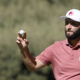 El golfista vasco Jon Rahm, ganador de dos grandes del circuito internacional y campeón de la Carrera a Dubái de 2019, lanza una bola durante el pro-am de la décima edición del Estrella Damm N.A. Andalucía Masters, del que es la principal figura y que se jugará desde este jueves y hasta el domingo en el Real Club de Golf Sotogrande, en San Roque (Cádiz). EFE/A.Carrasco Ragel.