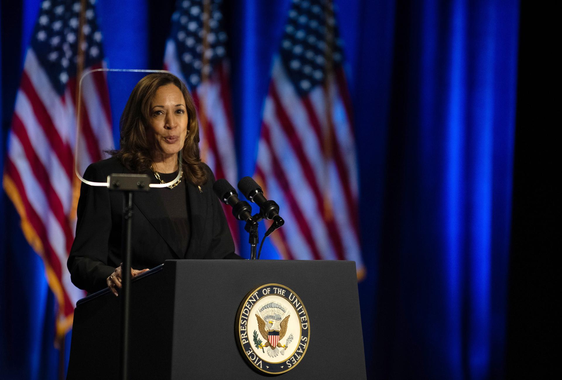 Foto de archivo de la vicepresidenta de EE.UU. Kamala Harris. EFE/DAVID MUSE