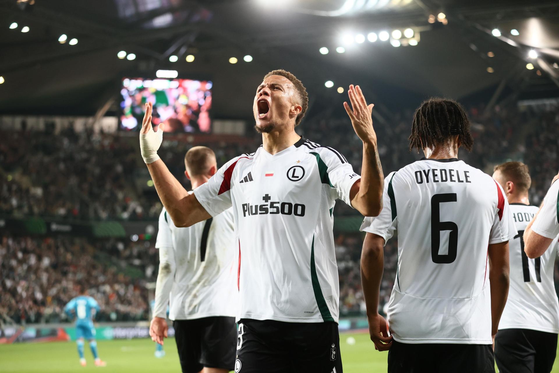 Steve Kapuadi, del Legia de Varsovia, celebra un gol durante el partido de fútbol de la UEFA Europa Conference League entre el Legia de Varsovia y el Real Betis. (Polonia, Varsovia) EFE/EPA/Leszek Szymanski POLAND OUT