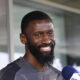 El defensa alemán del Real Madrid Rüdiger atiende a la prensa tras un entrenamiento. EFE/ J.J. Guillén